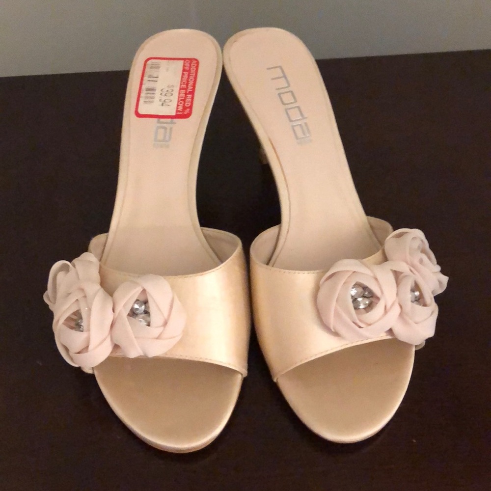Moda Heels - Picture 2 of 5